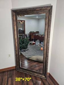 lot 20 image: Fashionable Contemporary Dressing Mirror