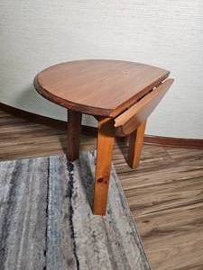 lot 18 image: Primitive Chic Drop Leaf End Table