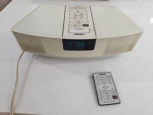 lot 122 image: Bose Wave Radio