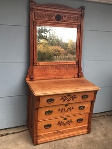 lot 9 image: Beautiful Vintage Solid Wood Dresser with Mirror - 3 Drawers - Has Castors