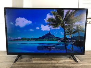 lot 11 image: LG Flat Screen TV - 42