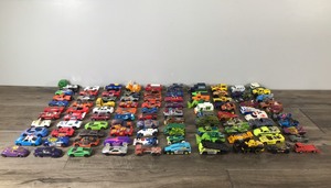lot 26 image: Lot of 100 Matchbox  Hot Wheels Die Cast Cars & More