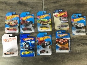 lot 32 image: 9 - Hot Wheels Cars New in the Package