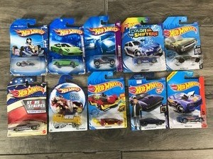 lot 34 image: Lot of 10 Hot Wheels Die Cast Cars New in the Package
