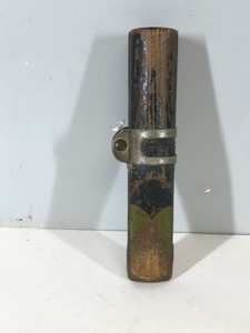 lot 41 image: Vintage Wooden Duck Call - 5.25 Long - Works