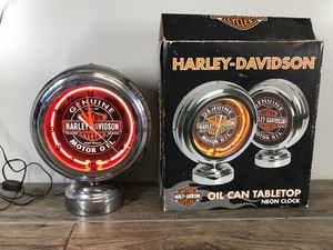 lot 49 image: Harley Davidson Oil Can Tabletop Neon Clock