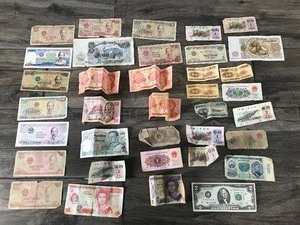 lot 64 image: Lot of Paper Currency