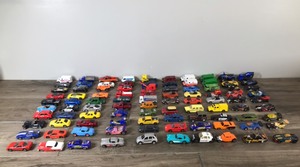 lot 69 image: Lot of 100 Die Cast Maisto  Hot Wheels Cars & More