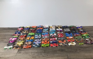 lot 77 image: Lot of 100 Die Cast Matchbox  Hot Wheels Cars and More