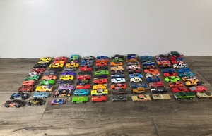 lot 78 image: Lot of 100 Die Cast Matchbox  Hot Wheels Cars and More