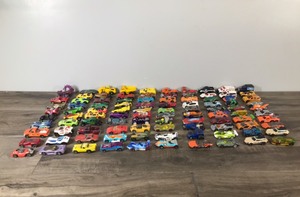 lot 79 image: Lot of 100 Die Cast Matchbox  Hotwheels Cars and More