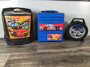 lot 83 image: 3 - Hotwheels Die Cast Car Carrying Cases