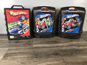 lot 84 image: 3 - Hotwheels Die Cast Car Carrying Cases