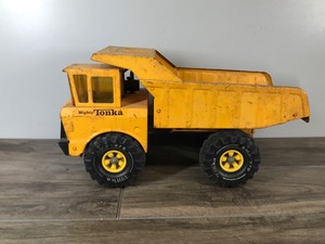 lot 107 image: Mighty Tonka Dump Truck
