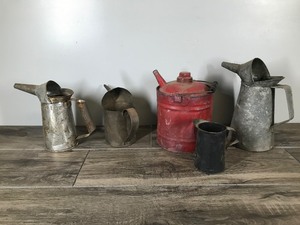 lot 128 image: Lot of 5 Vintage Open Top and Closed Oil  Gas Cans
