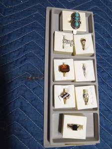 lot 225 image: Lot of 8 rings