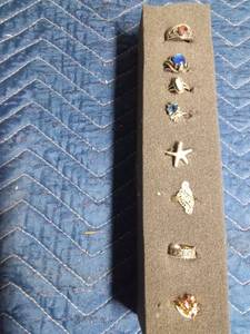 lot 227 image: Lot of 8 rings