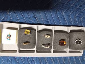 lot 226 image: Lot of 8 rings