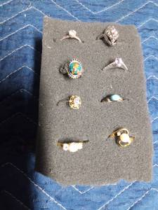 lot 229 image: Lot of 8 rings