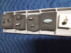 lot 230 image: Lot of 8 rings