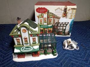 lot 245 image: 2010 Daisys Florals & Gifts electric lighted shop