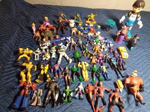 lot 250 image: Lot of character figurines
