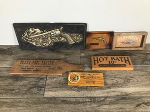 lot 152 image: Lot of 5 Wall Hanging Decor
