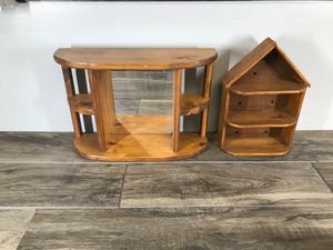 lot 181 image: 2 - Small Wall Hanging Shelves