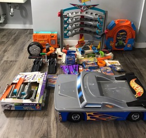 lot 189 image: Lot of Hot Wheels items and More