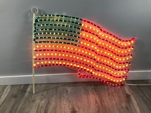 lot 401 image: IndoorOutdoor 27 across x 22 tall USA Flag LED Rope Light Silhouette Motif Window Display Decor Indoors