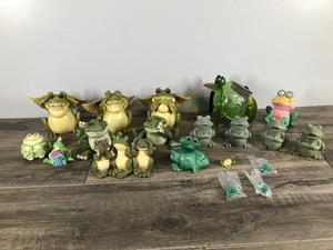 lot 458 image: Lot of Frog Figurines