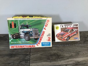 lot 462 image: 2 - Model Kits  International Transtar F-4270 - Omni 024