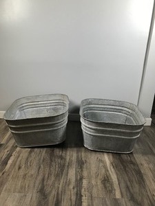 lot 469 image: 2 - Vintage Galvanized Wash Tubs