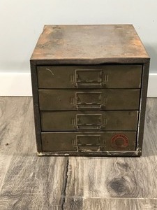 lot 481 image: Vintage 4 Drawer Metal Utility Cabinet Model 410
