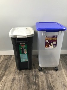 lot 482 image: 50 qt Capacity Pet Food Keeper on Wheels & Rubbermaid 8 Gallon Garbage Can