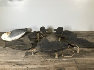 lot 489 image: 5 - Vintage Black Wood Silhouette Duck Decoys and 1 Animal Trap Co. Victor Mallard Decoy (Head is missing)