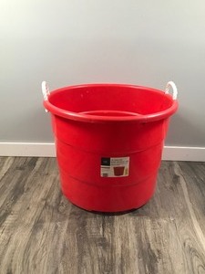 lot 492 image: 18 Gallon Rope Handle Tub