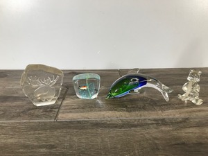 lot 497 image: Lot of Glass Figurines - Dolphin - Fish - Moose & Bear