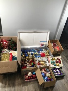lot 632 image: Large Lot of Christmas Items