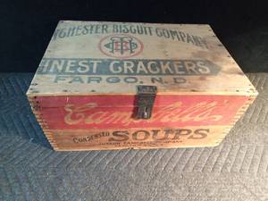 lot 613 image: Campbells Soup wood box