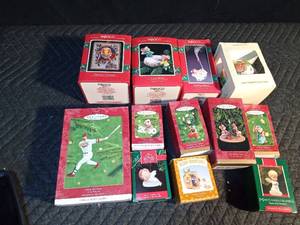 lot 585 image: 1989-2000 hallmark and Enesco ornaments
