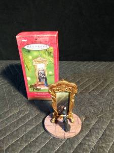 lot 574 image: 2011 hallmark harry Potter ornament