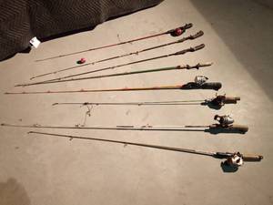 lot 560 image: 8 fishing rods and 5 reels