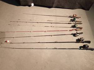 lot 562 image: 8 fishing rods and 5 reels