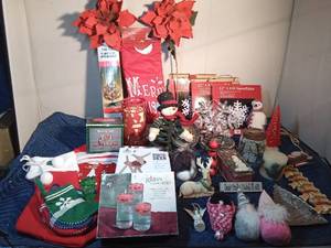 lot 551 image: &nbspChristmas decor