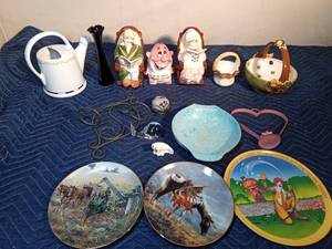 lot 639 image: Vintage banks, ceramic basket and watering can, 1993 John deere plate by Danbury Mint, 1991 Sioux war pony plate, 1977 McDonald plonaldate and more plate