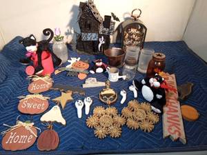 lot 395 image: Brass door knocker, Halloween and home decor