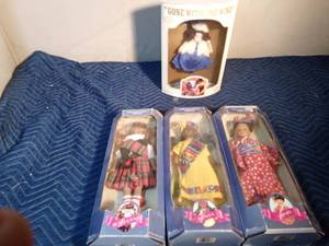 lot 380 image: 3-12 dolls of the Nations and 8 Gone with the wind doll