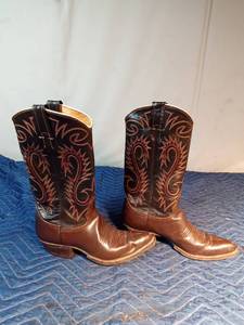 lot 254 image: Nocona western boots