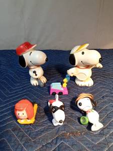 lot 369 image: 1958 - 1966 United Features Syndicate Inc. tennis & golf Snoopy banks, 2018 & 2015 McDonald toys, and 2010 Camp Snoopy